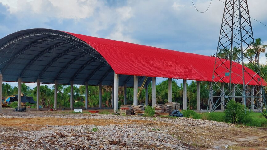 Nave Industrial con Estructura Metálica